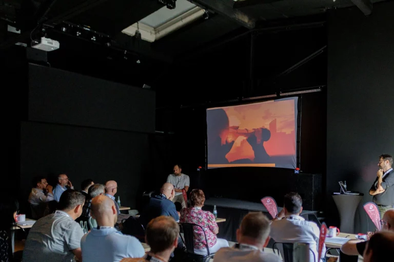 Unser Team bei einem Seminar für Brainstorming für das nächste große Kundenprojekt in der Location in Langenfeld